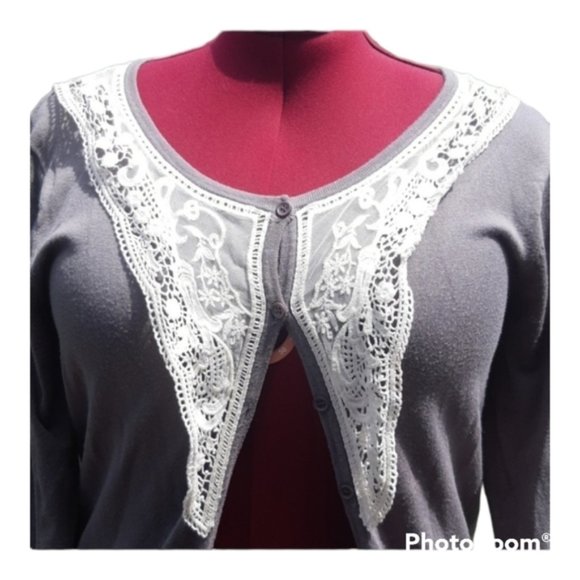 Lace Collared Sweater 207 - Picture 1 of 4